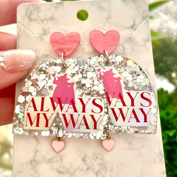 Queen Of Hearts Acrylic Earrings - Picture 2 of 6